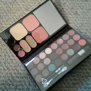 Skinn Dimitri James palette of perfection